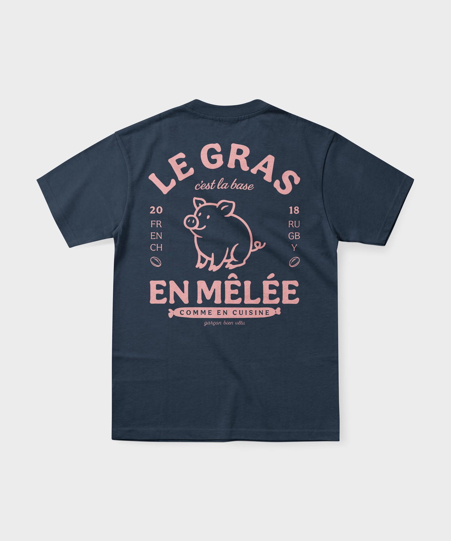 T-shirt rugby bleu marine avec illustration de cochon rose et texte "Le gras c'est la base en mêlée".